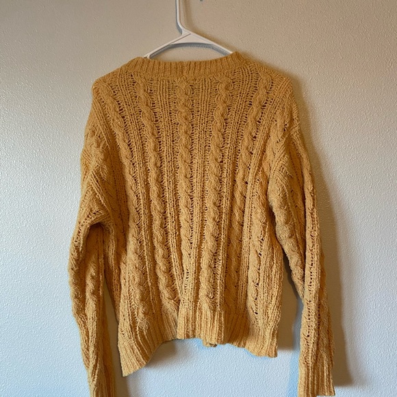 Size Small, Yellow American Eagle Sweater - Picture 4 of 4